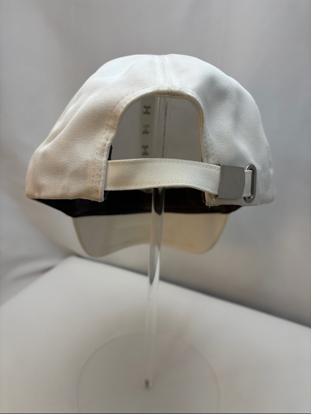 Under Armour White Cap with Silver Logo Embroidery - Picture 3 of 6